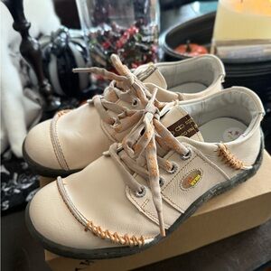 TMA Eyes Beige Leather Casual Shoes with Orange Stitching